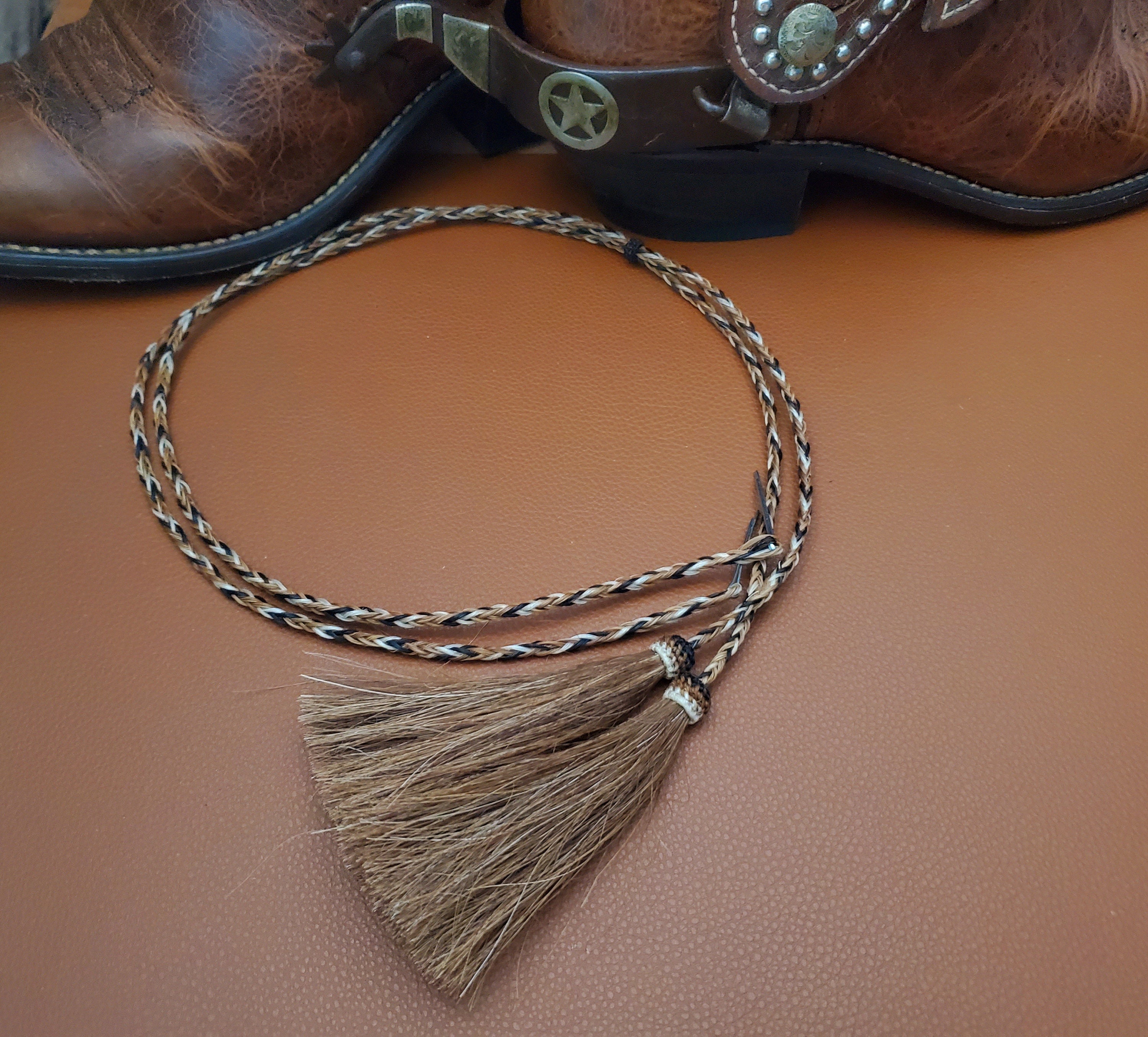 Cordon tressé pour chapeaux Stampede avec 2 pompons en crin