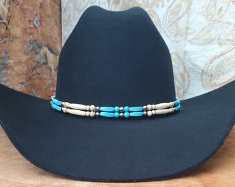 Un cappello da cowboy in lana morbida di stile bohemien con fascia Un cappello da cowboy in lana morbida di stile bohemien con fascia