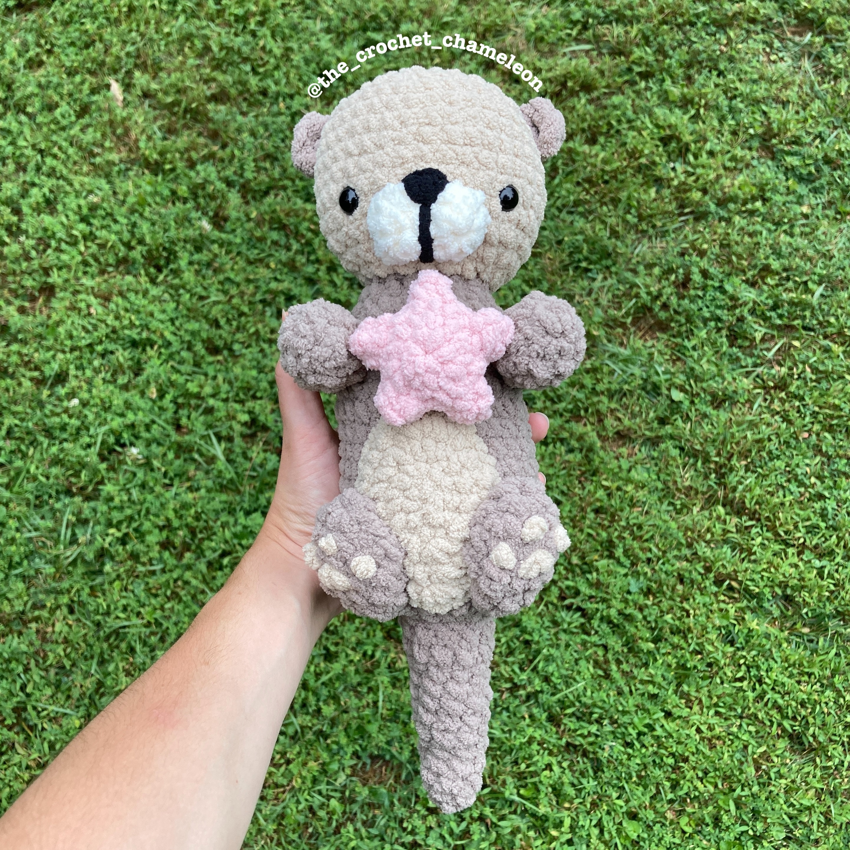 39 Otter Crochet Patterns for Cute Gifts, Nursery Decor, and Pocket-Sized Amigurumi 12 Pattern: Sea Otter Crochet Plushie Includes Mini Starfish