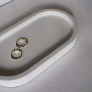 Gray Concrete Oval tray Minimalistic Trinket Tray Jewellery Dish Trinket Dish Decorative Tray Jewellery Tray Gifts Handmade