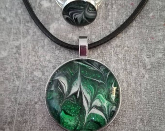 One of a kind necklace with ring - ground colour: green with a unique pattern for every piece, 25 mm width, 45-50cm in length