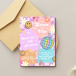 Seven is a Vibe - Cara sonriente a cuadros, invitación retro con mucho estilo, invitación con emoji para el séptimo cumpleaños, fiesta de discoteca hippie, edición sencilla en Canva