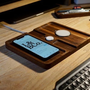 Walnut MagSafe Lade Valet: Apple Watch & iPhone Dock