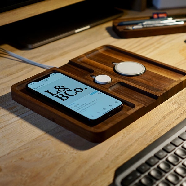 Valet de charge MagSafe en noyer : Apple Watch et station d'accueil iPhone