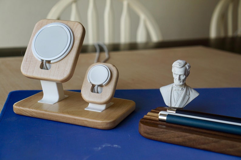 LewisAndBuckCo Charging Stand - Thumbnail 3