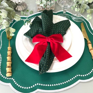 Green Placemat/ Cloth Table Mat/ Dinning Table Mat/ Scalloped Edge/ Waterproof Placemat/ Gift for Her Friend/ Housewarming Gift