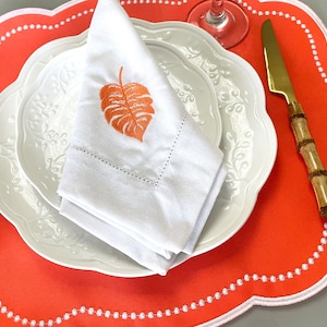 Em promoção - Jogo americano deslumbrante à prova d'água laranja brilhante com borda bordada de vieira, fácil de cuidar, ótima qualidade, perfeito para feriados e eventos