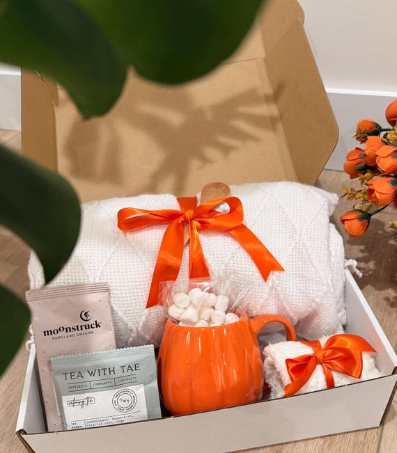Fall Cozy Gift Box, Pumpkin Mug, Throw Blanket, Hot Cocoa, Cozy Socks, Thanksgiving Gift, Christmas Gift, Care Package