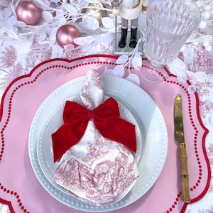 Strawberry Placemat  Gift Table Decor Fabric Scalloped Edge Waterproof Embroidered  Personalized Table Placemat