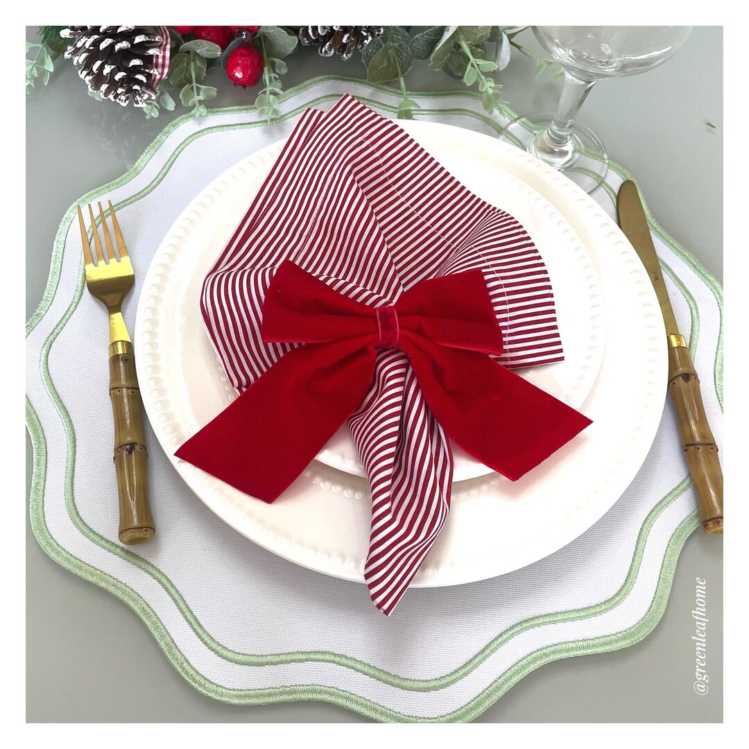 Set of 2 placemats with scalloped edge Kitchen linen