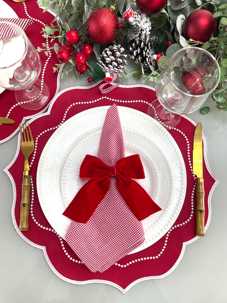 Placemat Red Embroidery Christmas Table Decoration Scallop Edge Gift