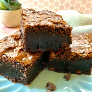 The best Prize winning, homemade, gourmet brownies you've ever tasted! Deep dish chocolate chunk fudgy and delicious! Choose 6 or 12,