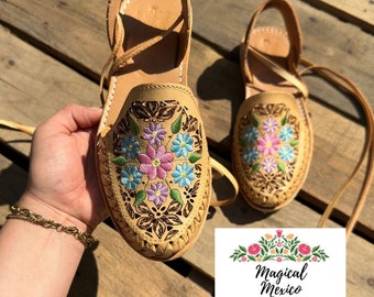 Huarache Sandals lace up embroidered/ Mexican huarache for women/ huarache artesanal de mujer/ boho hippie sandals/ Mexican sandals women