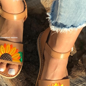 Huarache Sandal Sunflower open toes/ mexican leather sandal for woman/ huarache mexicano mujer girasol/huarache shoe / boho hippie sandals