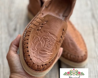 Huarache sandals rose tooled/ black huarache/ leather sandals tooled/ Mexican sandals women/ huarache shoe women/ leather sandals women