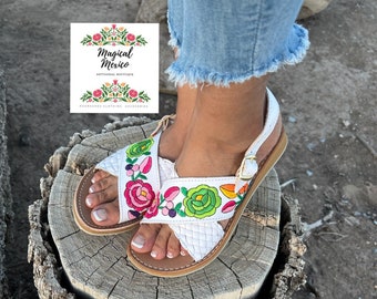 Huarache sandal white colorful embroidered/ Huarache sandal open toes/ leather sandals women/ mexico sandal women/ huarache sandal women