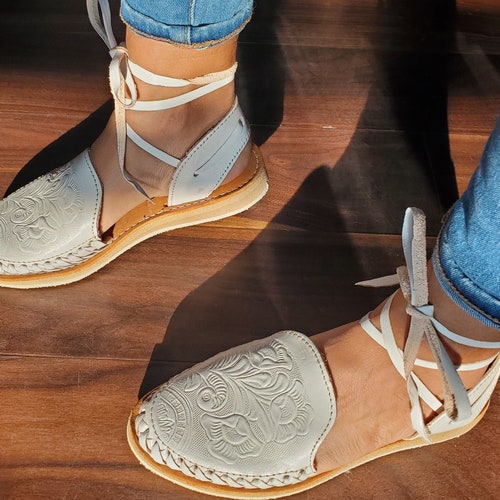 Huarache Sandal White Laceup Tooled / Boho Hippie Sandals Etsy