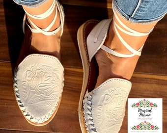 Huarache sandal Lace-up white rose tooled/ white huaraches for woman/ boho hippie sandals/ woman sandals/white huarache woman/mexican sandal