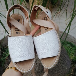 Huarache sandal Lace-up white cincelado/huarache shoe open toes woman/mexican sandals white for woman/ leather sandals/ alpargatas mexicanas