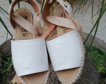 Huarache sandal Lace-up white cincelado/huarache shoe open toes woman/mexican sandals white for woman/ leather sandals/ alpargatas mexicanas