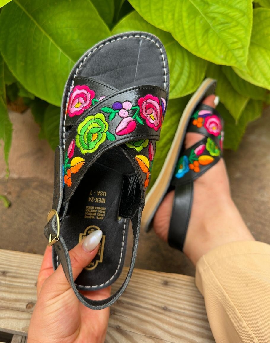 Huarache sandal Black colorful embroidered/ Huarache sandal open toes/ leather sandals women/ mexico sandal women/ huarache sandal women