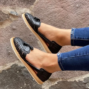 Huarache Sandal woman / Mexican sandals closed toes/ huarache flats woman/ huarache shoe/ leather sandals/ black huarache/huarache mexicano