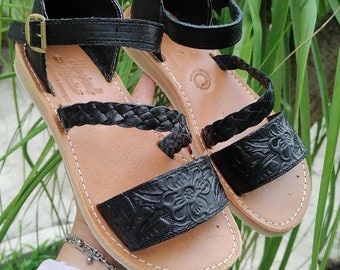 Black huarache sandal tooled open toes/ mexican sandals black/ leather sandals/ women sandals/ huarache sandals buckle/mexican huarachewomen