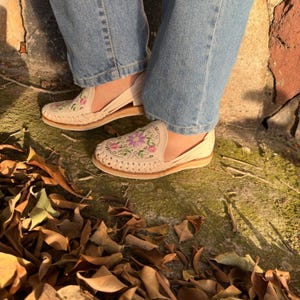 Huarache sandal lace up embroidered beige color/ leather sandals women/ huarache shoe women/huarache flats women/ Mexico huarache women image 2