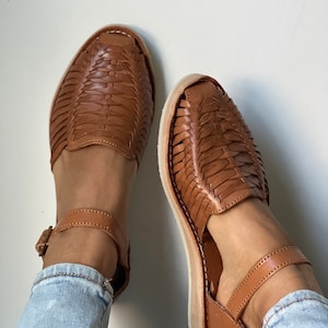 Scarpe Huarache da donna marroni con cinturino / sandali messicani da donna / huarache messicani in pelle da donna / sandali boho hippie immagine 7