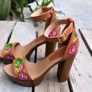 Mexican High heels embroidered/ wedding shoes/ Mexican sandals embroidered/ huarache sandals women/ Mexican women leather shoes