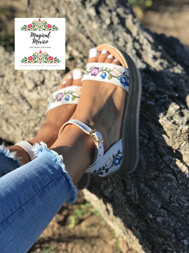 Mexikanische Wedges / Ledersandalen für Damen / Plattaformas de Mujer / Boho Hippie Schuhe / Plateau Schuhe bestickt in Weiß Bild 2