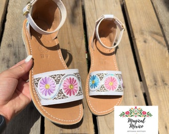 Huarache sandal woman embroidered / Mexican sandals open toes/ huarache woman/ leather sandals/ Mexico huarache woman/white huarache