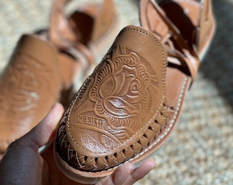 Sandalo Huarache con lacci e rose lavorate / sandali messicani da donna / scarpa Huarache México da donna / sandali boho hippie / sandali in pelle da donna