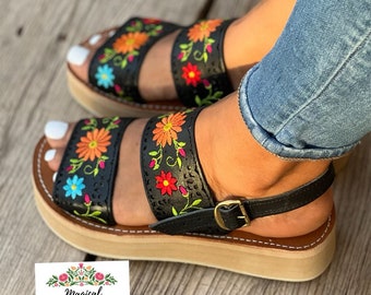 Black Huarache colorful embroidered/ Mexican sandals women/ Mexico sandal/ leather sandals women/Mexico huarache woman platforms embroidered