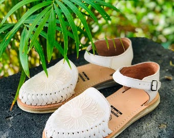 Huarache sandal sunflower tooled Beige buckle/ Leather sandals women sunflower/ Mexican huarache tooled/sunflower sandals women/Mexico shoe