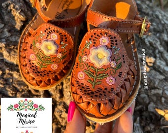 Huarache sandal baby girl/ Mexican sandals girl/ leather sandals girl/ Mexico huarache girl/ huaraches de niña/ baby sandals embroidered