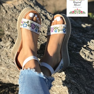 Mexicaanse plateaus geborduurde witte/mexicaanse sleehakken/leren sandalen voor dames/plataformas de mujer/boho hippie sandalen/huaracheschoen