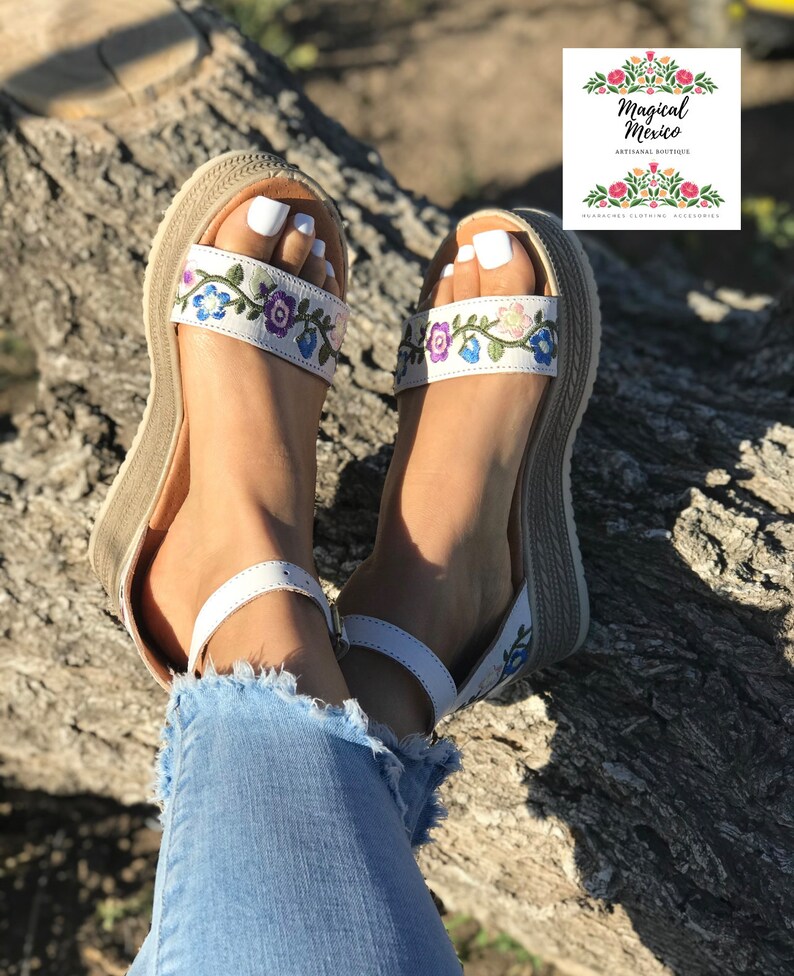 Mexikanische Wedges / Ledersandalen für Damen / Plattaformas de Mujer / Boho Hippie Schuhe / Plateau Schuhe bestickt in Weiß Bild 1