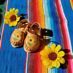 Mexican baby sandals girl Lace-Up sunflower /hurache mexicano bebe/sunflower sandals baby/baby and toddler girl sandals/baby sandals Lace-Up