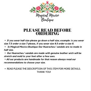 K&ouml;nnte beinhalten: Ein Textbild mit dem Titel "Magical Mexico Boutique" und dem Text "PLEASE READ BEFORE ORDERING" in gro&szlig;en, fetten Buchstaben. Der Text darunter erkl&auml;rt die Gr&ouml;&szlig;enangaben und Materialien, die f&uuml;r die Produkte der Boutique verwendet werden.
