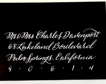 Indirizzamento buste con calligrafia scritta a mano