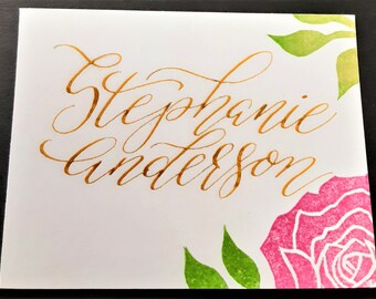 Carte da salotto in fiore calligrafia scritta a mano, carte da visita calligrafiche stampate a fiore, carte di scorta calligrafiche, biglietti per posti a sedere floreali
