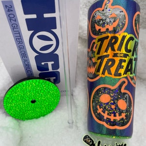 Trick or Treat Glow Jack o lantern 24oz Glitter Globe Acrylique Tumbler scellé dans de la résine avec couvercle Bling, Halloween Glitter Globe, Pumpkin Cup