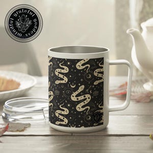 Isolerad kaffemugg med ormmåne: Reptilmånedesign, 283 ml