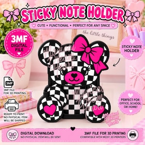Puede incluir: Un archivo digital imprimible en 3D para un soporte de notas adhesivas con forma de oso, con un patrón de cuadros blanco y negro, un lazo rosa brillante en la cabeza y corazones rosas en los pies. El diseño incluye un compartimento central.