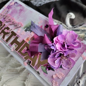 Joyeux anniversaire carte avec des fleurs , fait à la main Shabby Chic , n’importe quel salut
