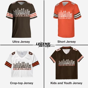 以下が含まれることがあります： 4種類のクリーブランドフットボールジャージが表示されています。ジャージは茶色、オレンジ色、白、茶色です。各ジャージには、「Jim Brown」と「Joe Thomas」の名前と「Cleveland」という言葉が入ったスカイライングラフィックが描かれています。ジャージには「Ultra Jersey」、「Short Jersey」、「Crop-top Jersey」、「Kids and Youth Jersey」とラベルが付けられています。