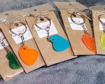 Pick sleutelhanger, gitaar pick, gitaar, sleutelhanger, acryl, muzikant geschenken, akoestische, gitaar sleutelhanger, cadeau ideeën, handgemaakte gift, instrument