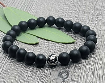 Fascino Ik Onkar, braccialetto Ik Onkar, braccialetto Ek Onkar, braccialetto di agata nera, gioielli Punjabi, regali di fascino Ik Onkar 30 e meno