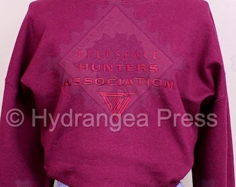 Sudadera con cuello redondo inspirada en el juego Otome de la Asociación de cazadores del espacio profundo con bordado en color granate
